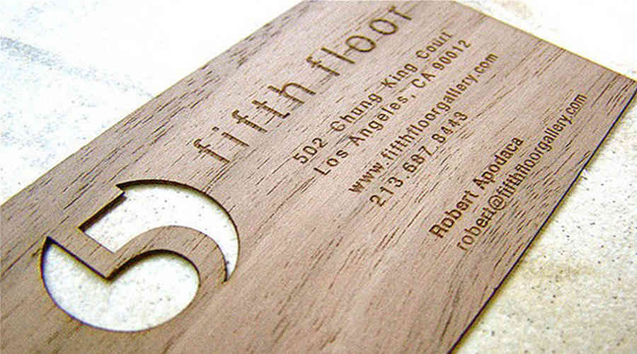 کارت ویزیت چوبی لوکس | طراحی منحصربه‌فرد برای برندینگ حرفه‌ای